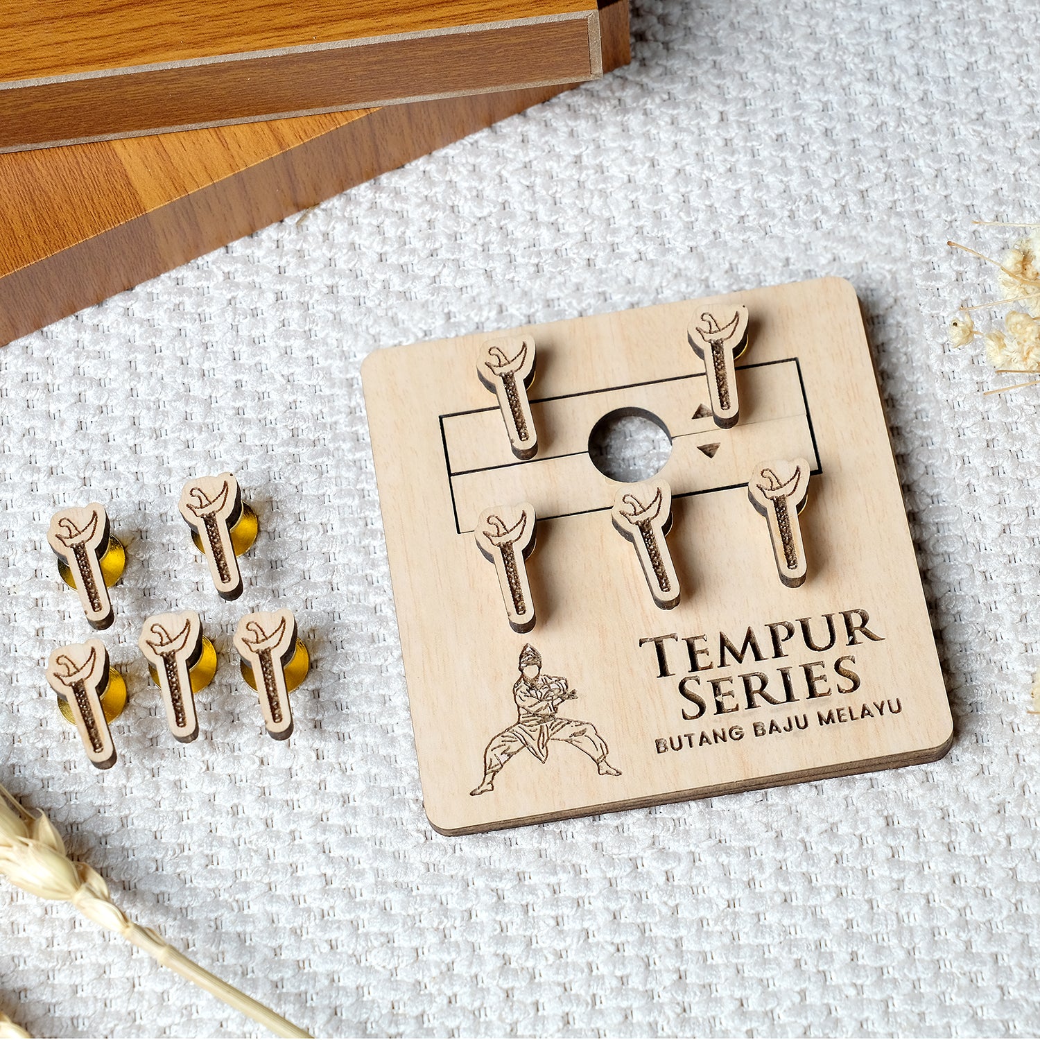 Butang Baju Melayu Kayu / Butang / Collar button / Ukiran Butang Baju ...