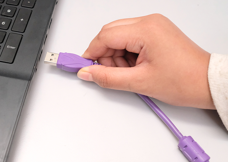 6. Cucuk Kable USB kepada Komputer